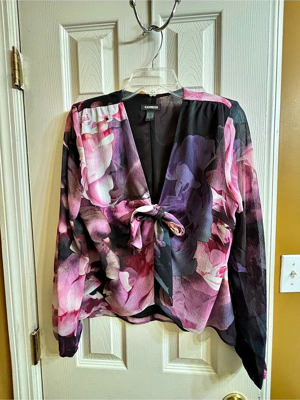 Express Floral Tie-Front Blouse in Pink & Black Like New